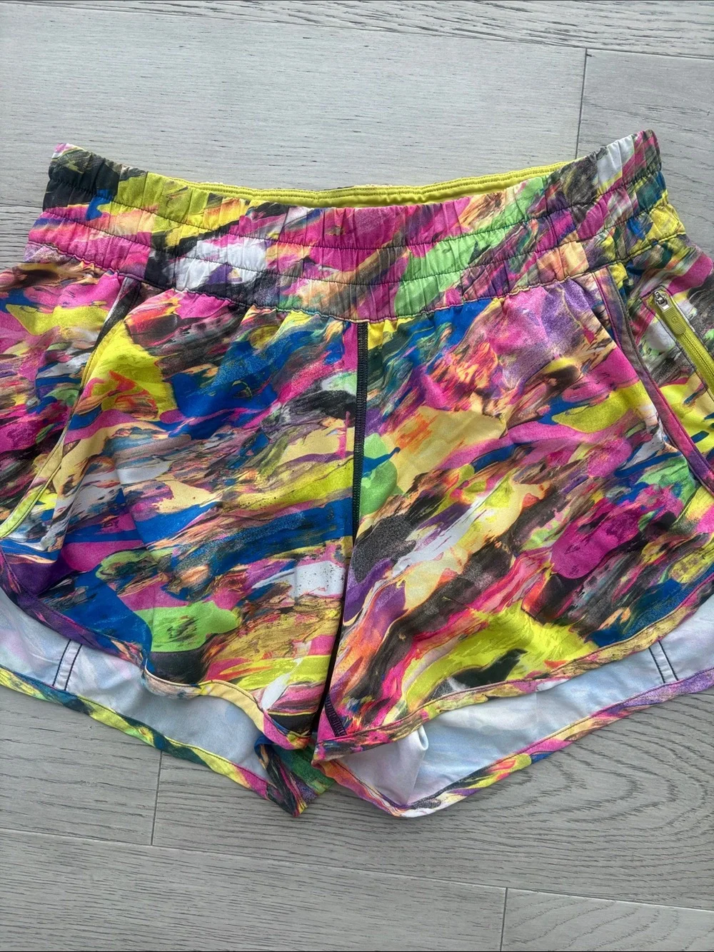 Lululemon Tracker Shorts Midrise 4” Inseam Catalyst Multi Size 10 W7AQQS - Picture 3 of 11